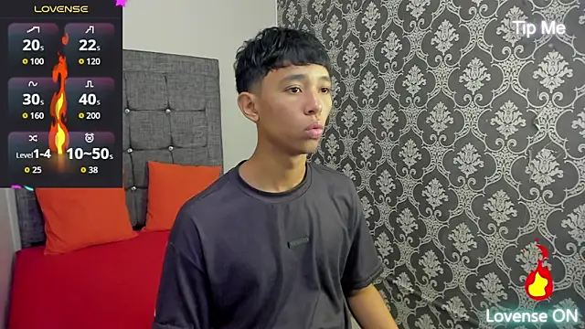 Snapshot of Little_Twink19x chatting on June 2026 07:40:02 PM Little Twink19x online show from June 2026 07:40:02 PM