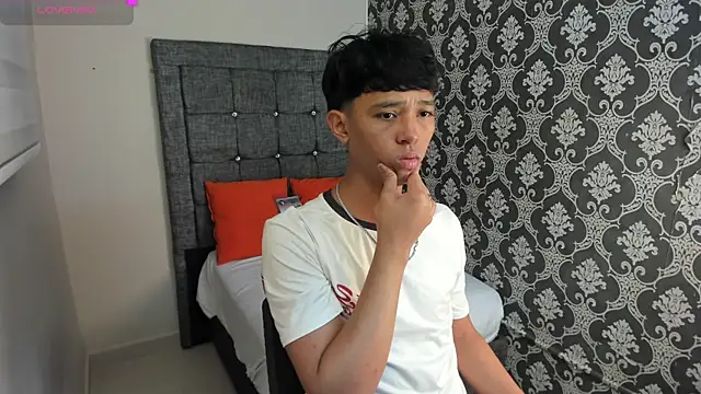 Snapshot of Little_Twink19x chatting on July 2026 07:27:02 PM Little Twink19x online show from July 2026 07:27:02 PM