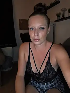 ZaramourXMrX online show from May 2026 07:43:01 PM