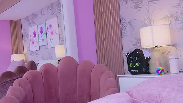 CherryTayloor online show from April 2026 06:19:01 AM