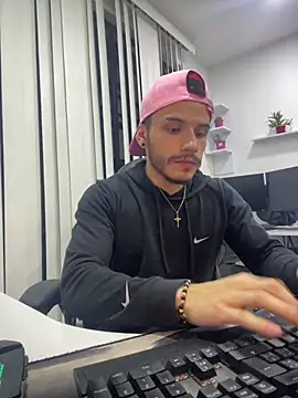 liam es online show from April 2026 05:38:01 AM