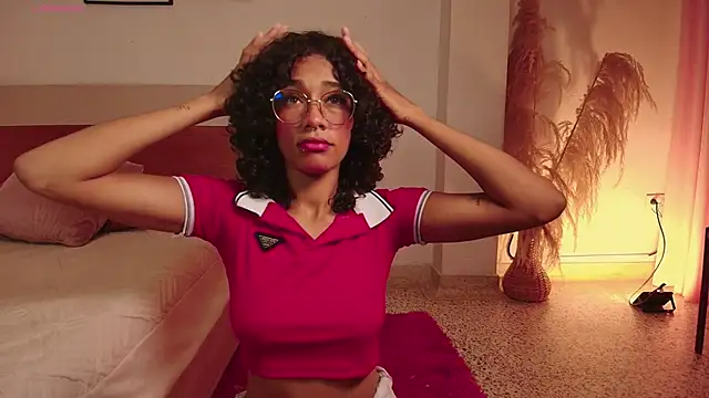 Meganlux1 online show from April 2026 07:39:02 PM