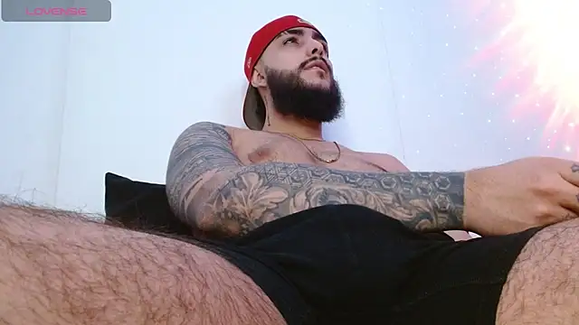 SantiagoHincapiie online show from April 2026 12:33:01 AM