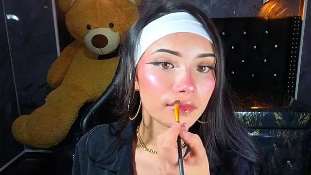 Daphne nicole b online show from March 2026 12:54:01 PM