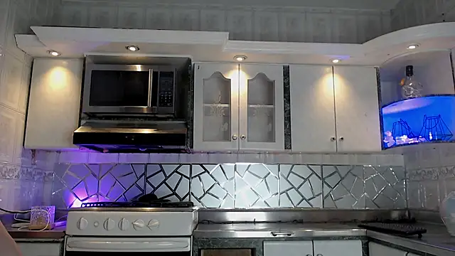 CrisOzzz online show from March 2026 05:38:01 PM