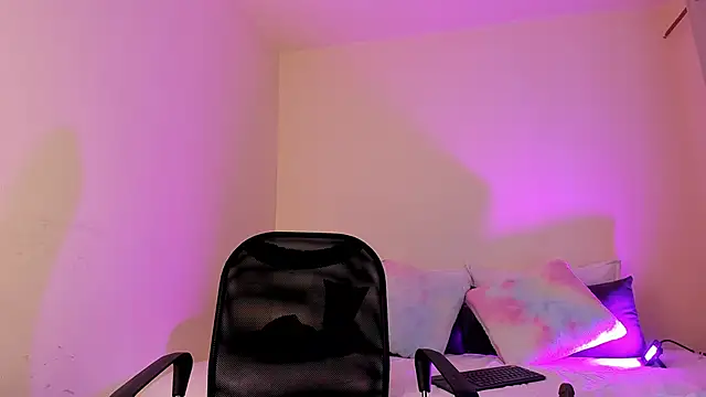 MIAA ROBERTSS online show from April 2026 06:05:01 AM