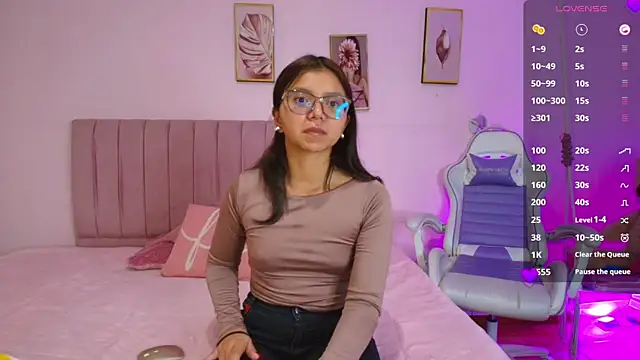 Zoow bluussh online show from March 2026 12:09:01 PM