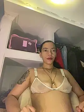 Snapshot of Maluxx333 chatting on July 2026 01:32:02 AM Maluxx333 online show from July 2026 01:32:02 AM