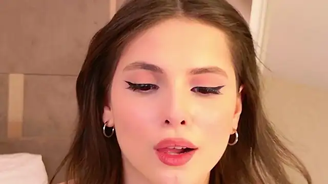GIGI DAVS online show from June 2026 08:52:02 PM