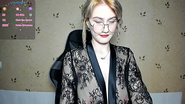 Snapshot of NicoleDaviss chatting on June 2026 07:35:02 PM NicoleDaviss online show from June 2026 07:35:02 PM