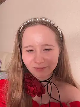 cutefoxieee online show from May 2026 07:45:02 PM