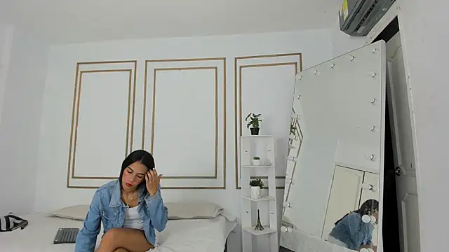 emily gaviria1 online show from March 2026 12:11:01 PM