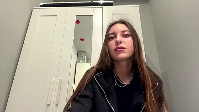 selena favn online show from March 2026 02:19:02 AM