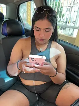 Nahomy firee online show from April 2026 07:58:01 PM