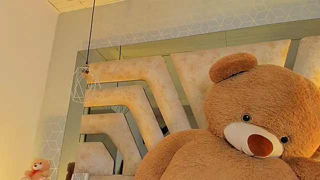 AuroraFlowers online show from March 2026 02:04:02 AM