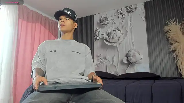 DylanRoyce  online show from March 2026 12:20:02 PM