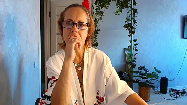 Snapshot of LioraWeiss chatting on July 2026 08:16:01 AM LioraWeiss online show from July 2026 08:16:01 AM