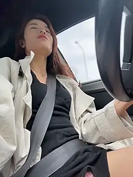 Mia-lp online show from April 2026 02:06:01 AM