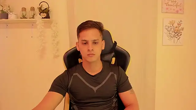 sexy andres01 online show from April 2026 03:32:02 AM