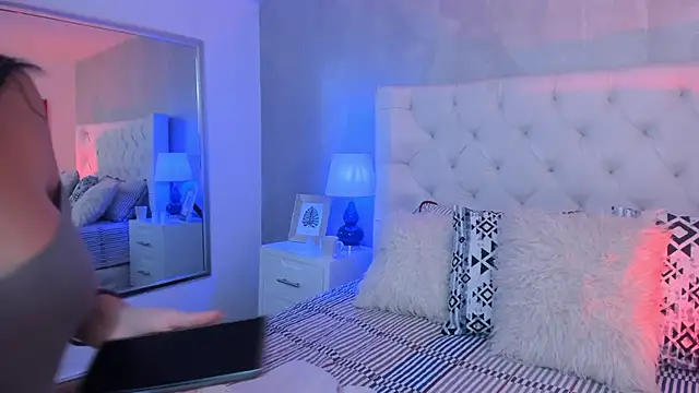 Ivi jones  online show from April 2026 08:06:01 PM