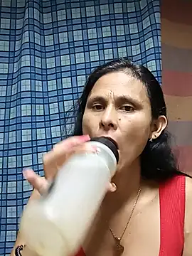 Snapshot of yuliitza4 chatting on June 2026 12:48:01 AM yuliitza4 online show from June 2026 12:48:01 AM
