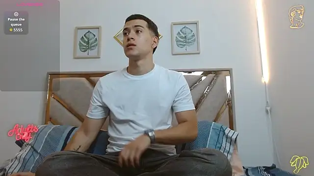 oliver   saint online show from April 2026 11:33:02 PM