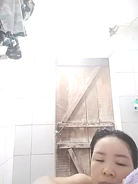 Ivy Trix2 online show from April 2026 02:12:02 AM