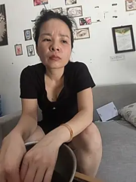 Ivy Trix2 online show from June 2026 03:00:01 AM