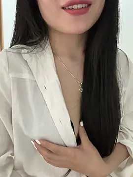 Snapshot of Tinn_tin chatting on June 2026 08:00:02 PM Tinn tin online show from June 2026 08:00:02 PM