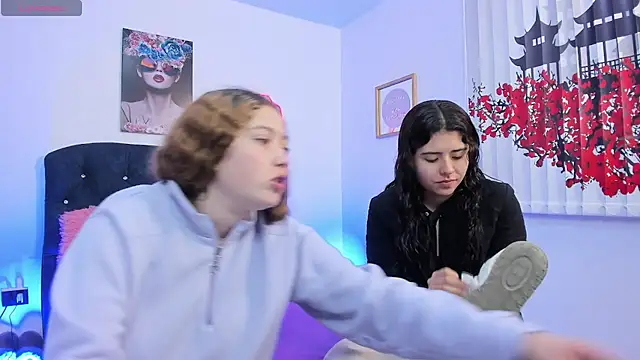 valeria and zoe online show from March 2026 01:45:01 PM