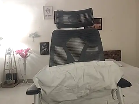 misstyy online show from April 2026 05:32:02 PM