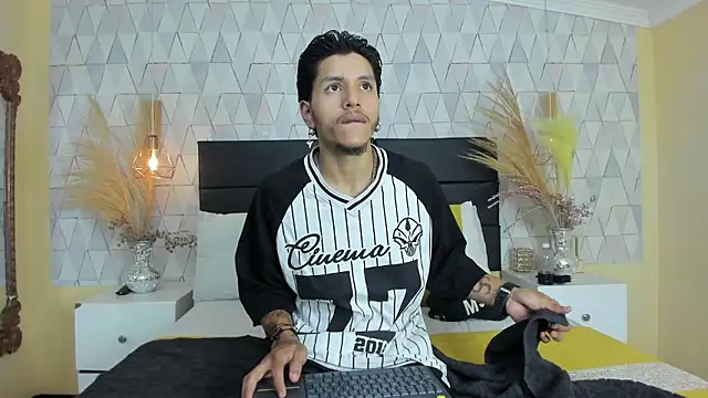 DanteLuxx online show from March 2026 03:56:01 AM