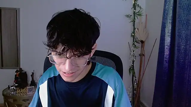 Snapshot of noah_millerx chatting on May 2026 04:28:01 AM noah millerx online show from May 2026 04:28:01 AM