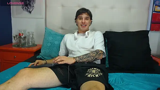 EXCLUSIVE8 online show from March 2026 04:39:01 AM