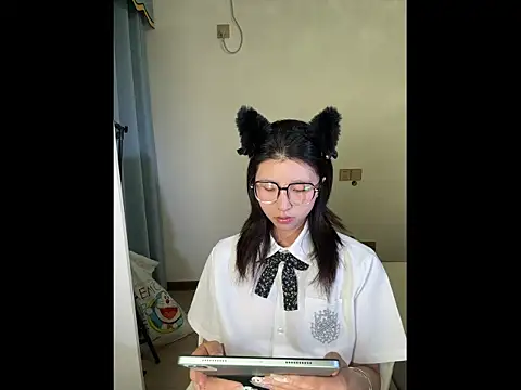 Y--F--LOVE online show from April 2026 02:48:02 PM