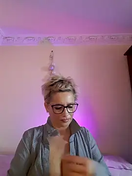 LunaBlaise online show from April 2026 07:02:01 AM