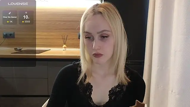 Snapshot of Bella_Villen chatting on June 2026 01:06:02 PM Bella Villen online show from June 2026 01:06:02 PM