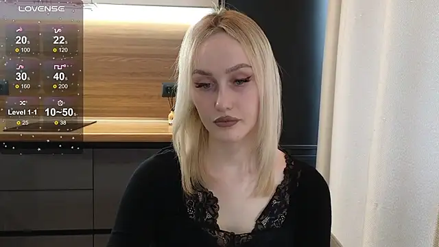 Snapshot of Bella_Villen chatting on June 2026 11:42:02 AM Bella Villen online show from June 2026 11:42:02 AM