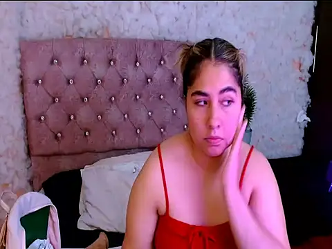 Sofiazaf  online show from April 2026 01:23:01 PM