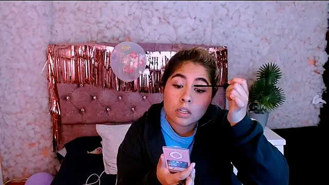 Sofiazaf  online show from April 2026 12:46:02 PM