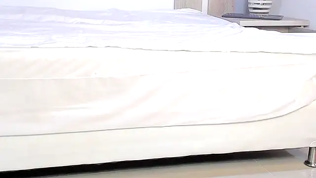 EmilySearss online show from April 2026 07:00:01 PM