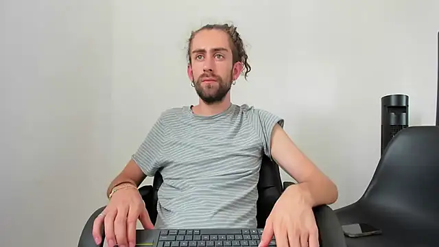Snapshot of Jean_And_PaulXL chatting on July 2026 09:19:02 PM Jean And PaulXL online show from July 2026 09:19:02 PM