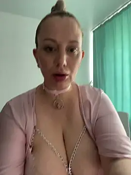 Snapshot of Avery_Wilson chatting on June 2026 03:27:02 AM Avery Wilson online show from June 2026 03:27:02 AM