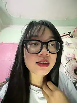 Snapshot of Leeeeiu chatting on June 2026 01:28:02 PM Leeeeiu online show from June 2026 01:28:02 PM