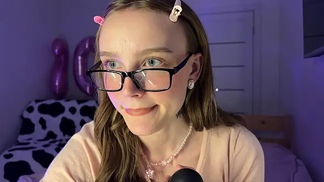 Lolatatee online show from March 2026 07:57:01 PM