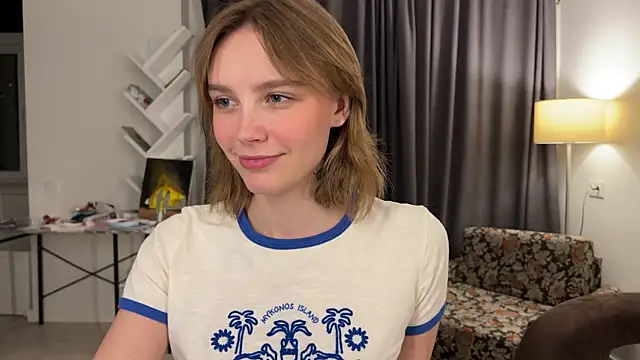 Snapshot of Lolatatee chatting on May 2026 05:20:02 PM Lolatatee online show from May 2026 05:20:02 PM