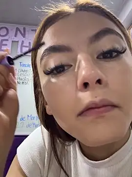   Nahomy online show from March 2026 11:37:01 AM