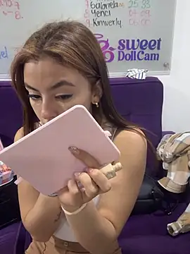   Nahomy online show from April 2026 12:06:01 PM