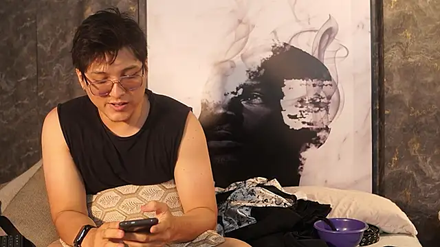 Mia and Belmonth online show from March 2026 06:33:01 PM