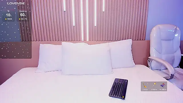 Zoee cute  online show from April 2026 01:23:01 PM